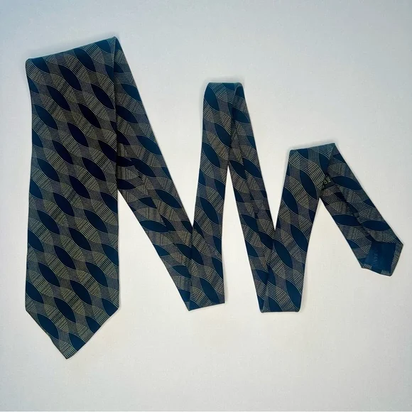 🥂SOLD🥂GIORGIO ARMANI Cravatte Vintage Blue Geometric Classic Silk Tie, 3.75” - Picture 2 of 6